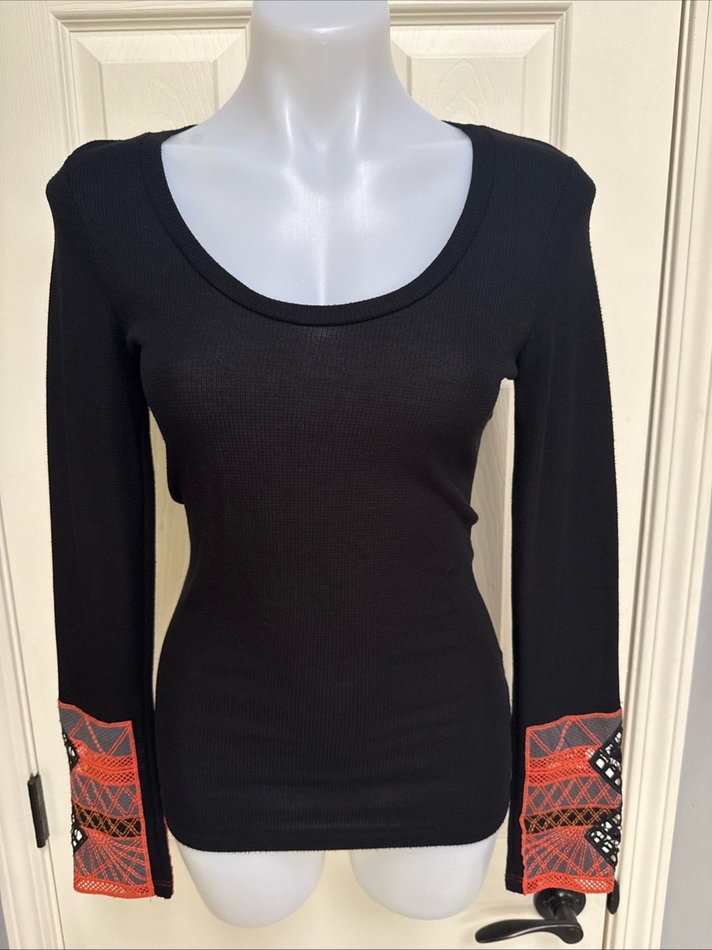 BKE Crochet Embroidered Cuff aztec western thermal shirt Sexy Boho Long sleeve S